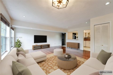 Condo in Coral Gables, Florida, 2 bedrooms  № 2040917 - photo 5