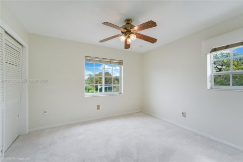 Condo in Coral Gables, Florida, 2 bedrooms  № 2040917 - photo 18