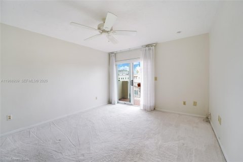 Condo in Coral Gables, Florida, 2 bedrooms  № 2040917 - photo 14