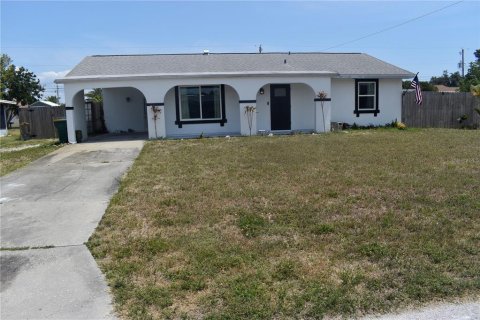 House in Port Charlotte, Florida 2 bedrooms, 82.5 sq.m. № 1725253 - photo 1