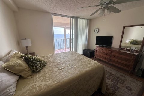 Condominio en venta en Gulfport, Florida, 2 dormitorios, 116.59 m2 № 1426566 - foto 28