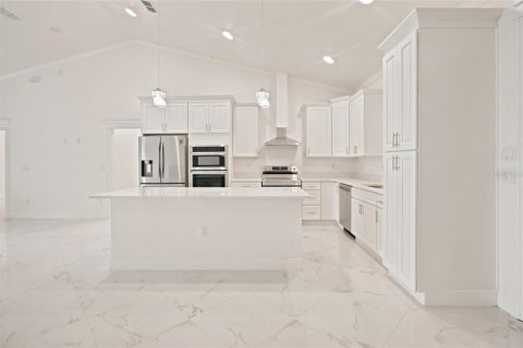 House in Ocala, Florida 4 bedrooms, 250.84 sq.m. № 2420458 - photo 11