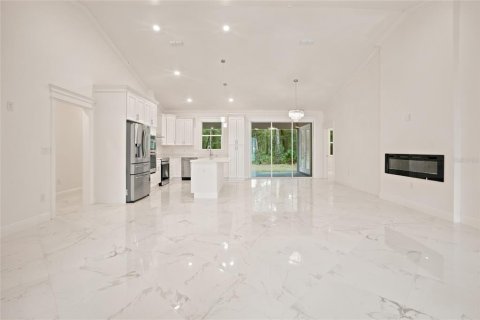 House in Ocala, Florida 4 bedrooms, 250.84 sq.m. № 2420458 - photo 5