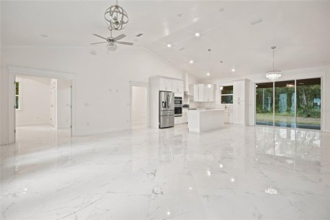 House in Ocala, Florida 4 bedrooms, 250.84 sq.m. № 2420458 - photo 9