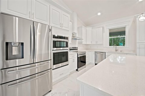 House in Ocala, Florida 4 bedrooms, 250.84 sq.m. № 2420458 - photo 13
