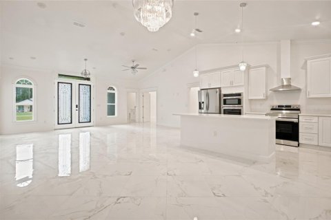 House in Ocala, Florida 4 bedrooms, 250.84 sq.m. № 2420458 - photo 8