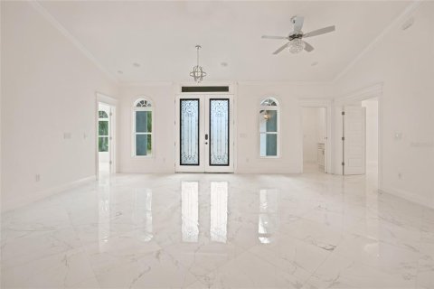 House in Ocala, Florida 4 bedrooms, 250.84 sq.m. № 2420458 - photo 6