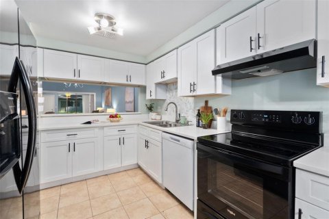 Townhouse in Casselberry, Florida 2 bedrooms, 120.4 sq.m. № 2337215 - photo 11