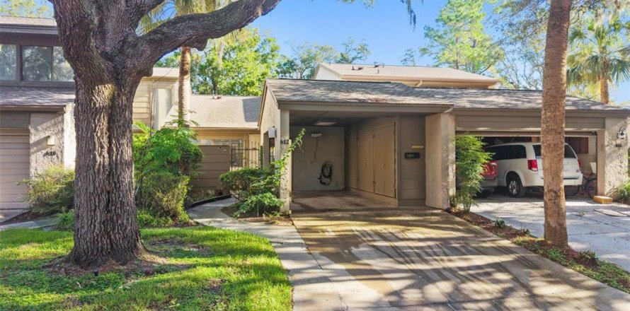 Townhouse in Casselberry, Florida 2 bedrooms, 120.4 sq.m. № 2337215