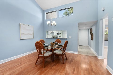 Townhouse in Casselberry, Florida 2 bedrooms, 120.4 sq.m. № 2337215 - photo 20