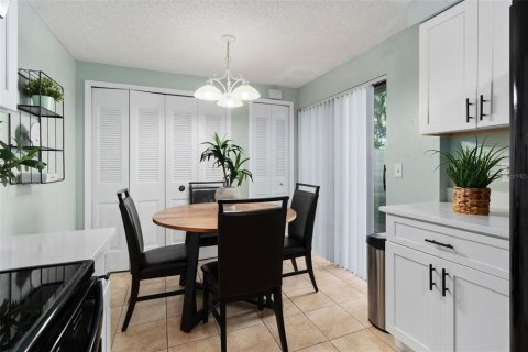 Townhouse in Casselberry, Florida 2 bedrooms, 120.4 sq.m. № 2337215 - photo 17