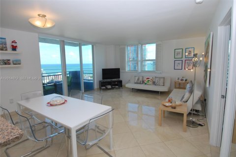 Condo in Miami Beach, Florida, 2 bedrooms  № 2076065