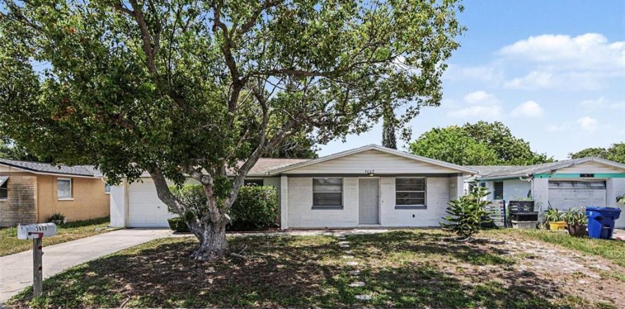 Casa en Holiday, Florida 3 dormitorios, 142.7 m2 № 2096166
