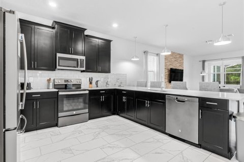 House in Davenport, Florida 8 bedrooms, 363.71 sq.m. № 2103142 - photo 9