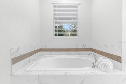 House in Davenport, Florida 8 bedrooms, 363.71 sq.m. № 2103142 - photo 15