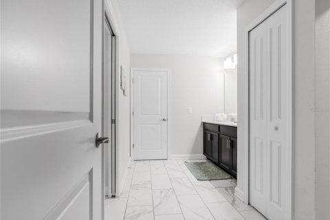House in Davenport, Florida 8 bedrooms, 363.71 sq.m. № 2103142 - photo 27