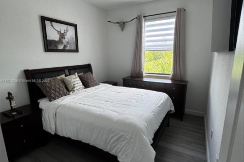 Townhouse in Florida City, Florida 3 bedrooms, 136.19 sq.m. № 1937964 - photo 10