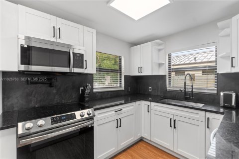 Снять в аренду виллу или дом в Халландейл-Бич, Флорида 3 спальни, 122.07м2, № 1987965 - фото 14