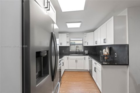 Снять в аренду виллу или дом в Халландейл-Бич, Флорида 3 спальни, 122.07м2, № 1987965 - фото 12