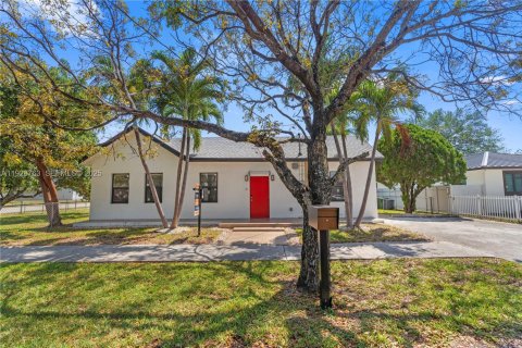 Снять в аренду виллу или дом в Халландейл-Бич, Флорида 3 спальни, 122.07м2, № 1987965 - фото 30