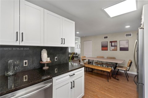 Снять в аренду виллу или дом в Халландейл-Бич, Флорида 3 спальни, 122.07м2, № 1987965 - фото 15