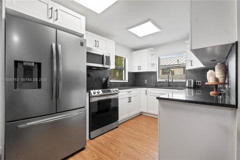 Снять в аренду виллу или дом в Халландейл-Бич, Флорида 3 спальни, 122.07м2, № 1987965 - фото 13