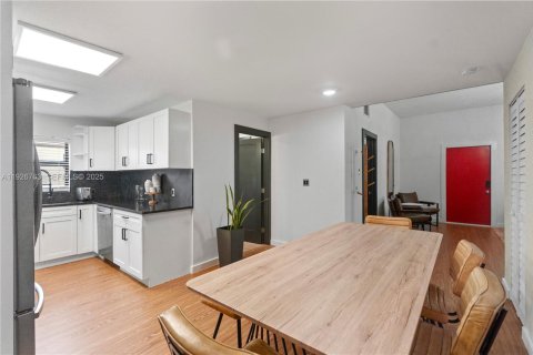 Снять в аренду виллу или дом в Халландейл-Бич, Флорида 3 спальни, 122.07м2, № 1987965 - фото 9