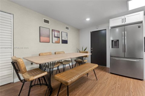 Снять в аренду виллу или дом в Халландейл-Бич, Флорида 3 спальни, 122.07м2, № 1987965 - фото 11