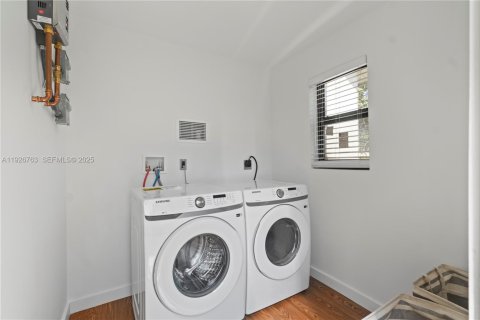 Снять в аренду виллу или дом в Халландейл-Бич, Флорида 3 спальни, 122.07м2, № 1987965 - фото 16