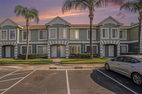 Adosado en alquiler en Brandon, Florida, 2 dormitorios, 138.42 m2 № 1681241 - foto 1