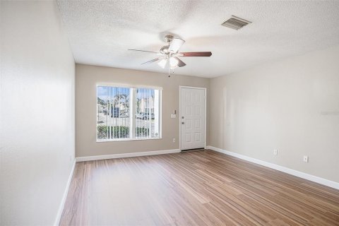 Adosado en alquiler en Brandon, Florida, 2 dormitorios, 138.42 m2 № 1681241 - foto 6