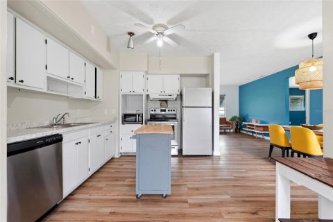 Villa ou maison à louer à Keystone Heights, Floride: 3 chambres, 139.35 m2 № 2430422 - photo 12