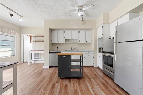 Villa ou maison à louer à Keystone Heights, Floride: 3 chambres, 139.35 m2 № 2430422 - photo 11