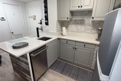 Condo in Orlando, Florida, 2 bedrooms  № 2123013 - photo 5
