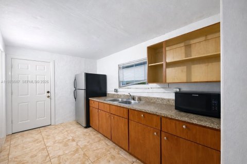 Condominio en alquiler en Miami Gardens, Florida, 1 dormitorio, 202.99 m2 № 2030833 - foto 5