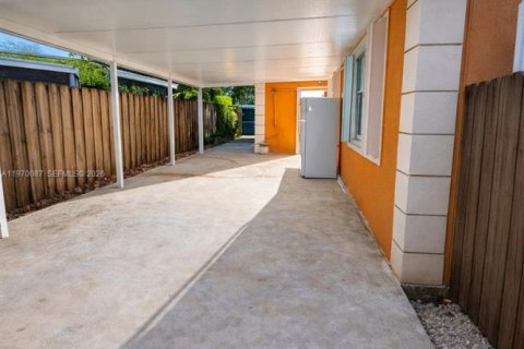 Condominio en alquiler en Miami Gardens, Florida, 1 dormitorio, 202.99 m2 № 2030833 - foto 9