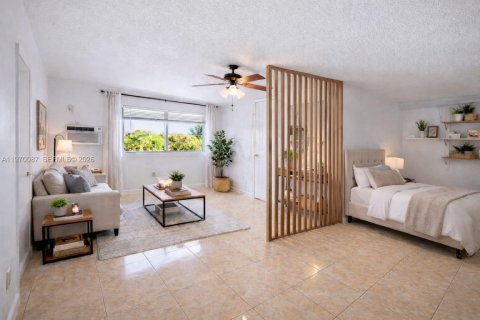 Condominio en Miami Gardens, Florida, 1 dormitorio  № 2030833