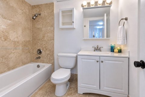 Condominio en venta en Sunny Isles Beach, Florida, 2 dormitorios, 100.98 m2 № 2414525 - foto 10