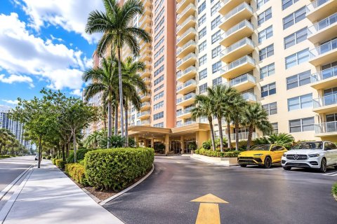 Condominio en venta en Sunny Isles Beach, Florida, 2 dormitorios, 100.98 m2 № 2414525 - foto 28