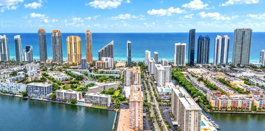 Condominio en Sunny Isles Beach, Florida, 2 dormitorios  № 2414525