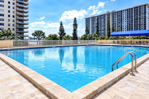Condominio en venta en Sunny Isles Beach, Florida, 2 dormitorios, 100.98 m2 № 2414525 - foto 22