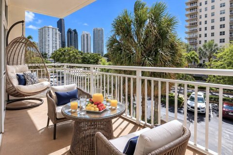 Condominio en venta en Sunny Isles Beach, Florida, 2 dormitorios, 100.98 m2 № 2414525 - foto 2