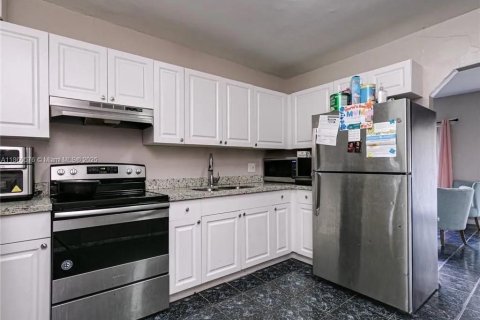 House in West Park, Florida 4 bedrooms, 163.23 sq.m. № 1892395 - photo 7