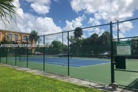 Condominio en alquiler en Hialeah, Florida, 2 dormitorios, 103.96 m2 № 1997716 - foto 11