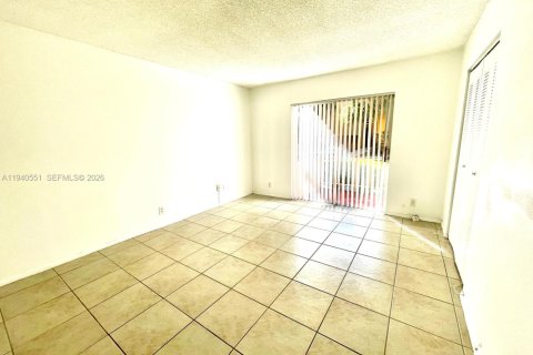 Condominio en alquiler en Hialeah, Florida, 2 dormitorios, 103.96 m2 № 1997716 - foto 7