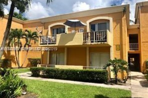 Condominio en Hialeah, Florida, 2 dormitorios № 1997716
