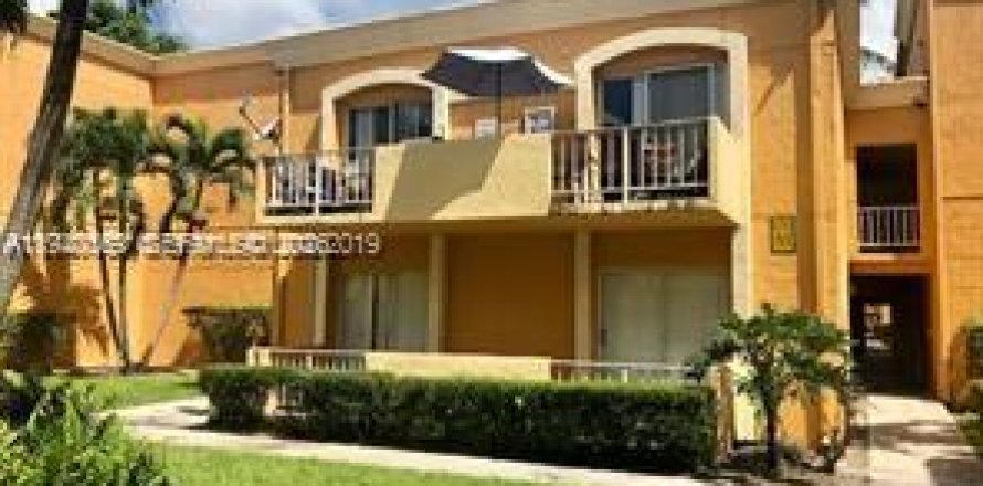 Condominio en Hialeah, Florida, 2 dormitorios  № 1997716