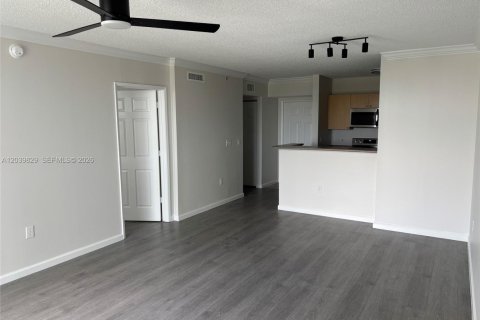 Condo in Hollywood, Florida, 1 bedroom № 2086405 - photo 7