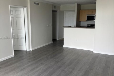 Condo in Hollywood, Florida, 1 bedroom № 2086405 - photo 6