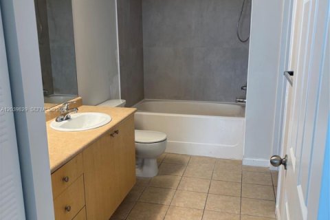 Condo in Hollywood, Florida, 1 bedroom № 2086405 - photo 9